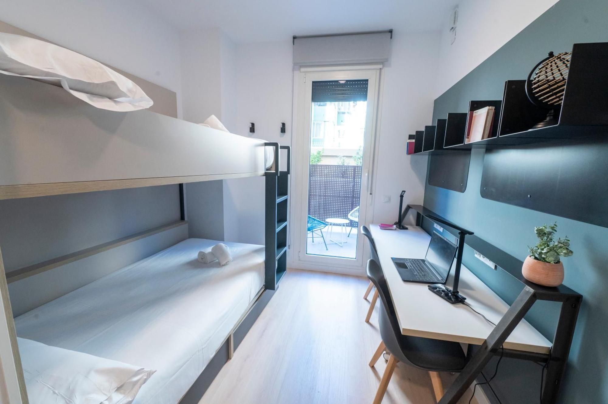 Residencia Bravo Students Granada Hotel Exterior photo